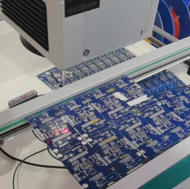 激光打标机在PCB板上非接触式高精度打标(图1)
