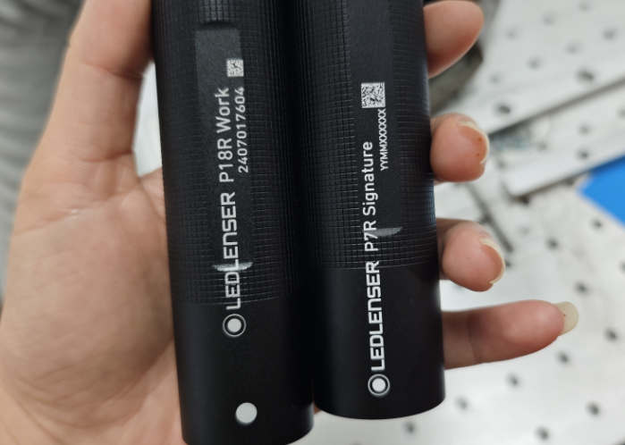 激光打标机在电筒LED灯具上打标logo(图1)